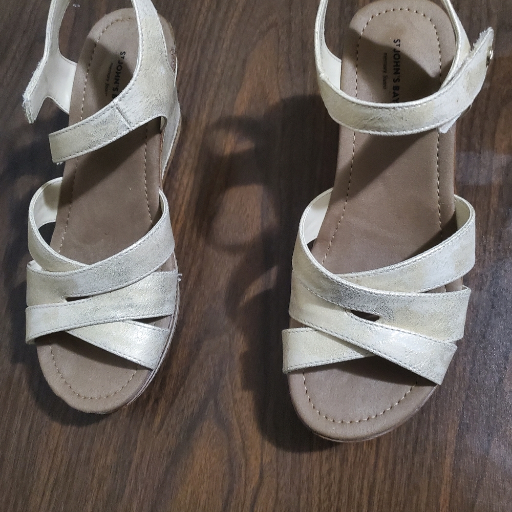 St. John's Bay Balama Sandals Brushed Gold Size 7.5 - Picture 4 of 12